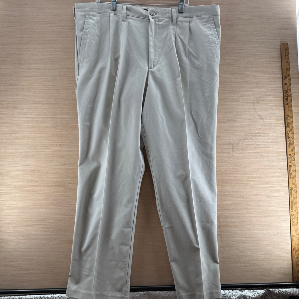 NWT Dockers D3 Classic Fit Pleated Chino Pants Mens 42x32 Light Khaki Tan Office